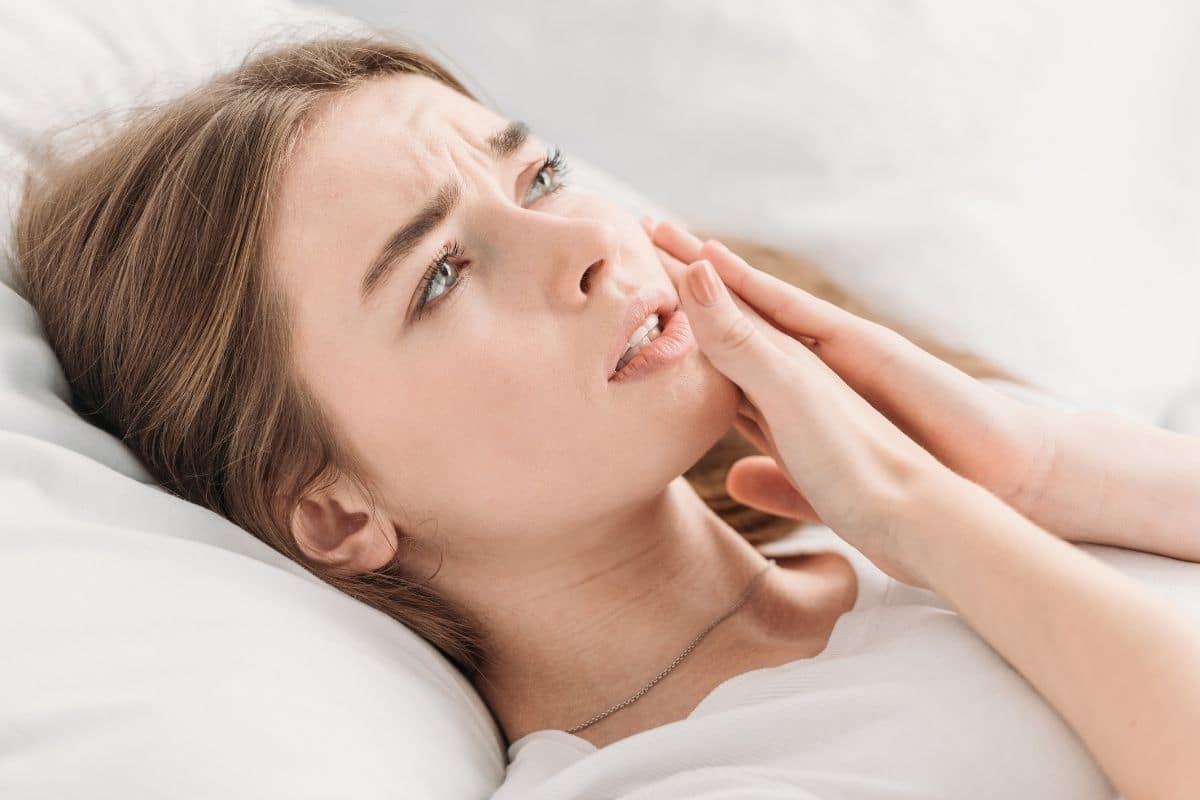 women having tooth sensitivity during nighttime